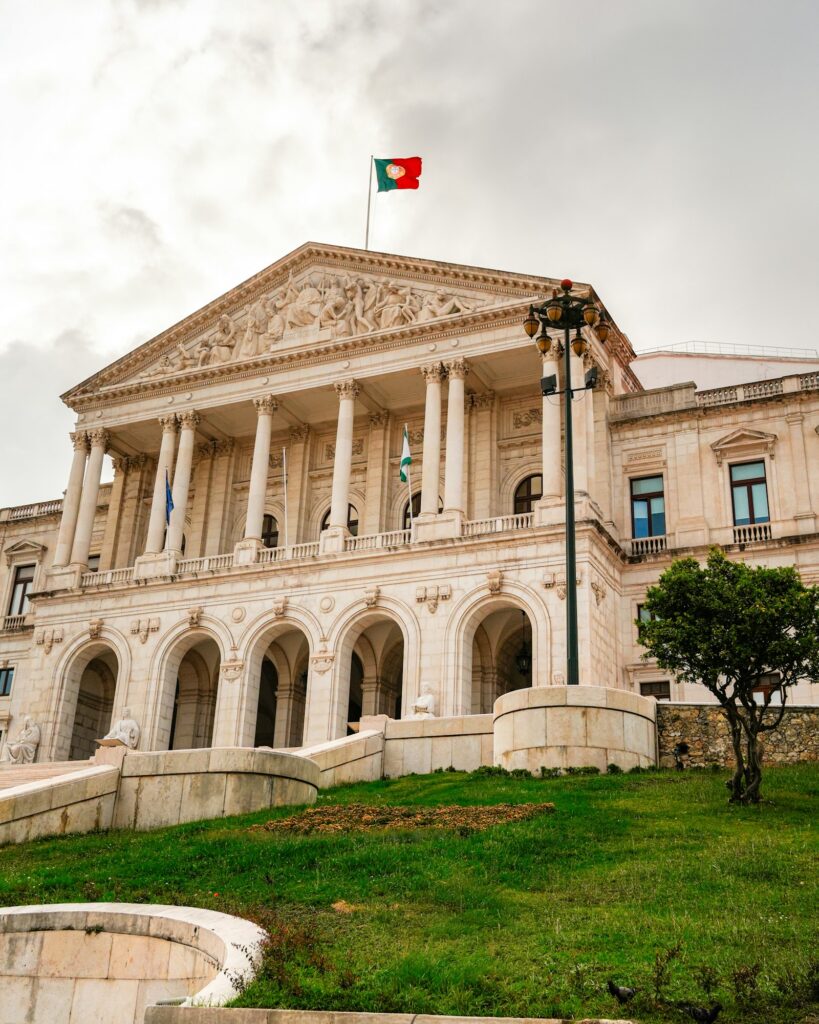 Portugal Aprovou o Orçamento do Estado para 2026. O Superavit Prometido Equivale a 0,1% do PIB.