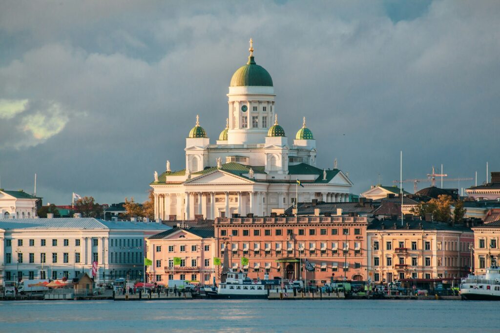 Suomi Leikkaa Vihdoin Huipputuloisten Marginaaliveroa. Keskituloisen Verotus Pysyy Käytännössä Ennallaan.