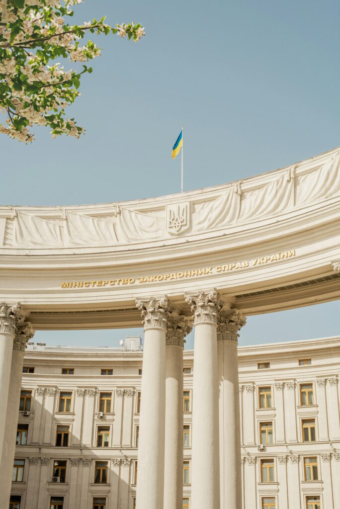 72% Українців Вважають Зеленського Відповідальним за Корупцію Серед Його Соратників. Найбільше Занепокоєння Викликає Не Війна, а Саме Це.